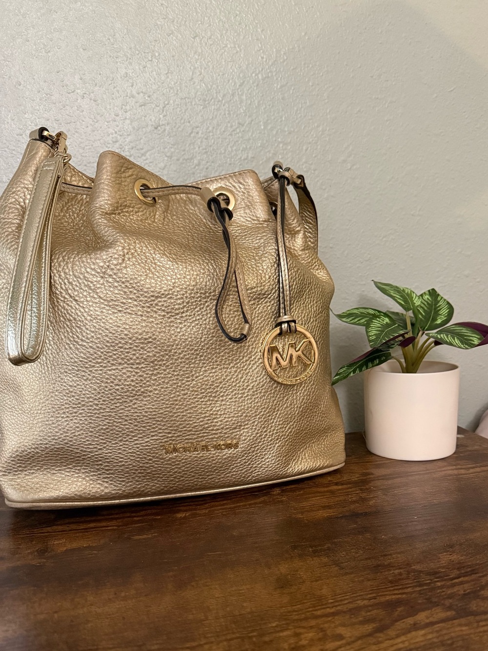 Michael Kors Jules Large Metallic Gold Leather Drawstring Shoulder Bag